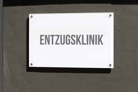 Die Komplexität der Bhängigkeit Ursachen, Auswirkungen und Wege zur Heilung Die Komplexität der Bhängigkeit Ursachen, Auswirkungen und Wege zur Heilung